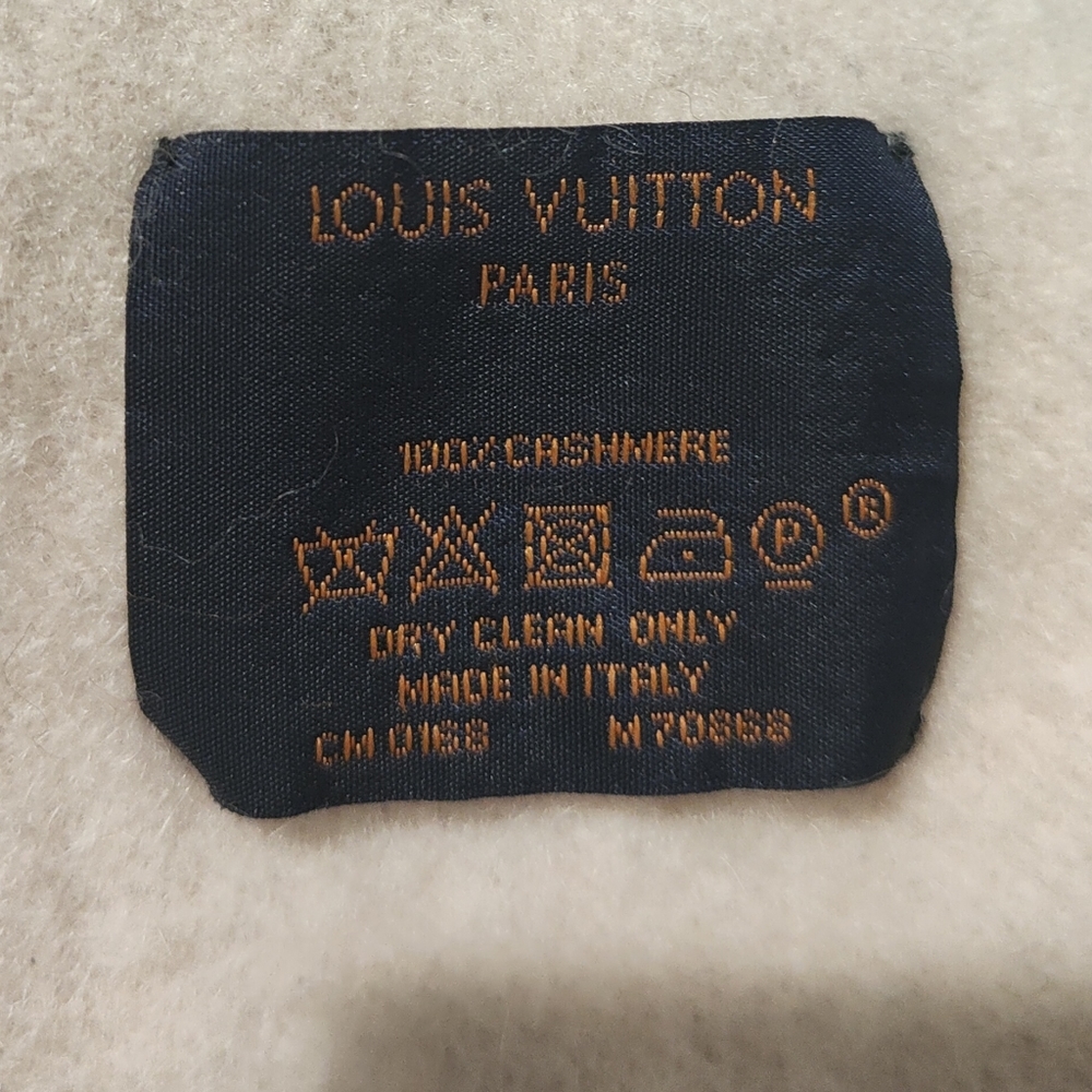 Authentic Louis Vuitton Reykjavik Scarf, Cashmere, rose Bleu - Picture 9 of 9